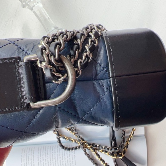 Chanel Hobo Bag Small Aged Calfskin Navy&Black - Picture 3 of 9